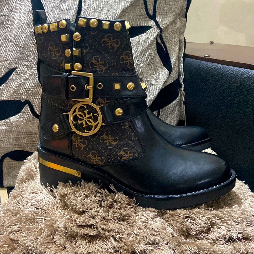 GUESS WOMENS BLACK STUDS BOOTS - Picture 2 of 13